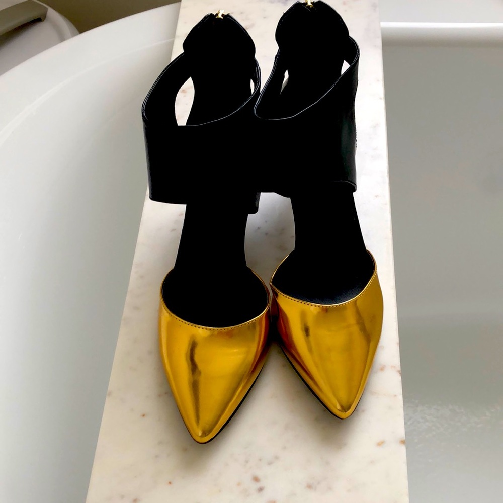 Great real leather kitten heels never been worn